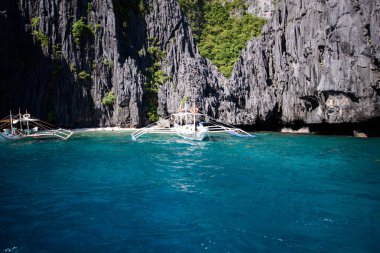 Cennet adası ve kristal berrak su El Nido, Palawan, Filipinler.