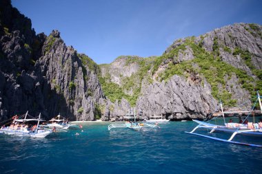 Cennet adası ve kristal berrak su El Nido, Palawan, Filipinler.