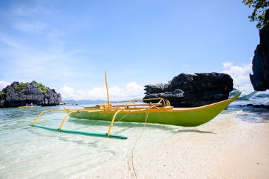 Cennet adası ve kristal berrak su El Nido, Palawan, Filipinler.