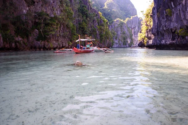 Paradiesische Insel Und Kristallklares Wasser Von Nido Palawan Philippinen — Stockfoto