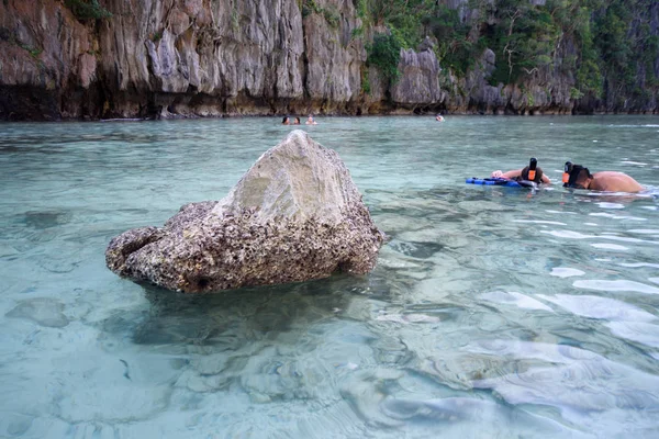 Isla Paradisíaca Aguas Cristalinas Nido Palawan Filipinas — Foto de Stock