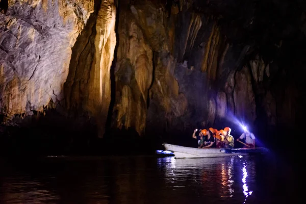 Puerto Princesa, Palawan, Filipinler 'deki yeraltı nehrinin keşfi.