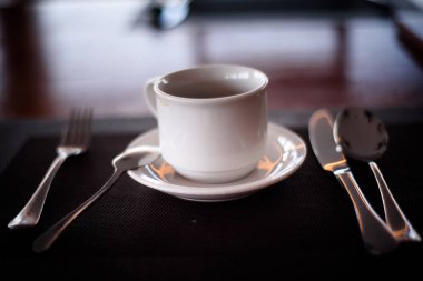 Bir fincan sıcak kahve sabah