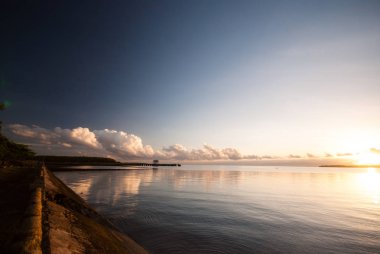 Körfezde sabah ışığı.