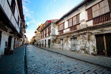 Calle Crisologo 'nun tarihi caddesi, Vigan, Ilocos Sur, Filipinler.