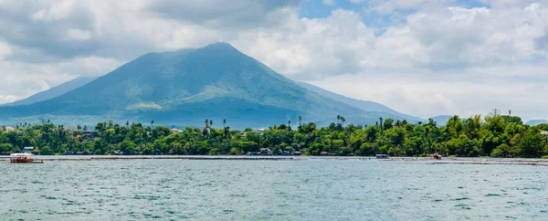 San Pablo, Laguna, Filipinler 'deki Sampaloc Gölü' nün güzel manzarası.