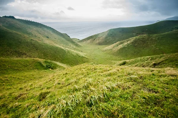 Iraya 'nın Rolling Hills, Basco, Batanes, Filipinler.