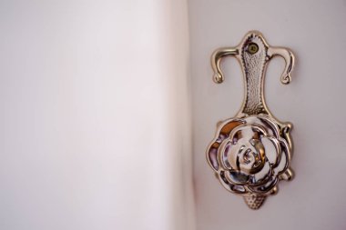 Dekoratif metal perde tutucu.