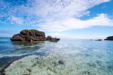 Güzel mavi sularına Sabtang, Batanes, Filipinler.