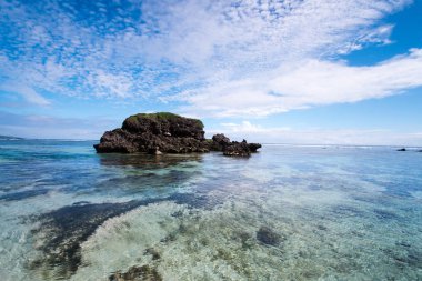 Güzel mavi sularına Sabtang, Batanes, Filipinler.