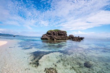 Güzel mavi sularına Sabtang, Batanes, Filipinler.
