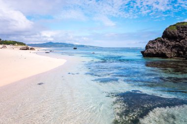 Güzel mavi sularına Sabtang, Batanes, Filipinler.