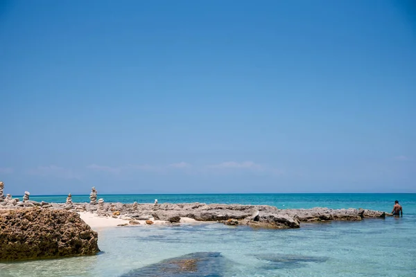 Filipinler 'deki tropik Masbate adası.