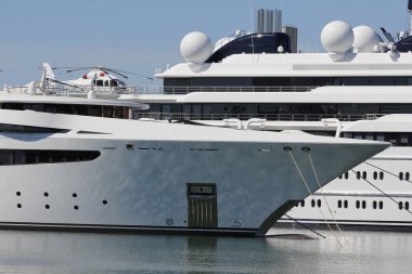 Özel helikopter ile lüks yat