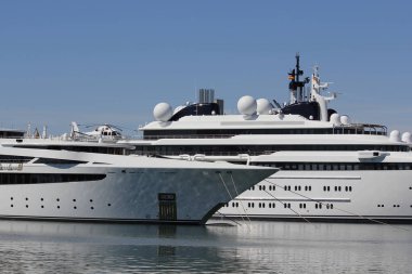 Özel helikopter ile lüks yat