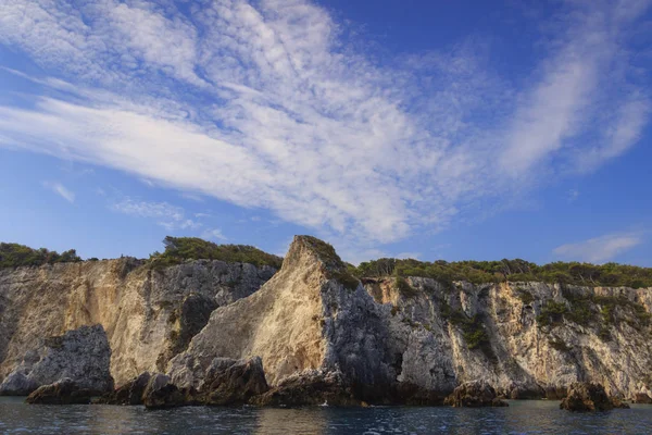 Paisagem natural do Parque Nacional de Gargano: costa do arquipélago das Ilhas Tremiti, Itália (Apúlia ). — Fotografia de Stock