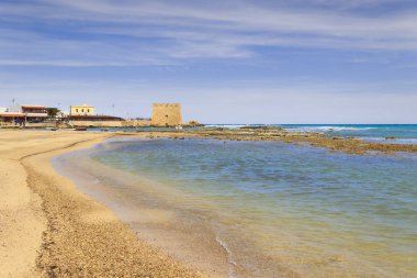 Yaz tatili. Torre Santa Sabina beach (Brindisi).-İtalya (Apulia).