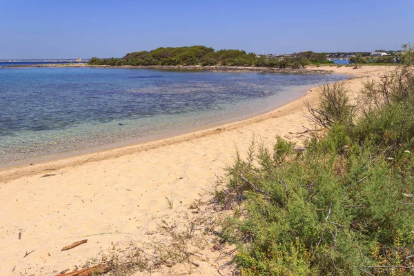 Letní prázdniny. Jónském pobřeží Salento:Porto Cesareo (Lecce).-Itálie (Apulie) - — Stock fotografie