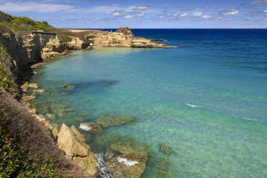 Apulia en güzel sahil: Torre Sant' Andrea, Otranto, İtalya (Lecce). : Salento tipik sahil şeridi: Görünüm Punticeddha Beach. 