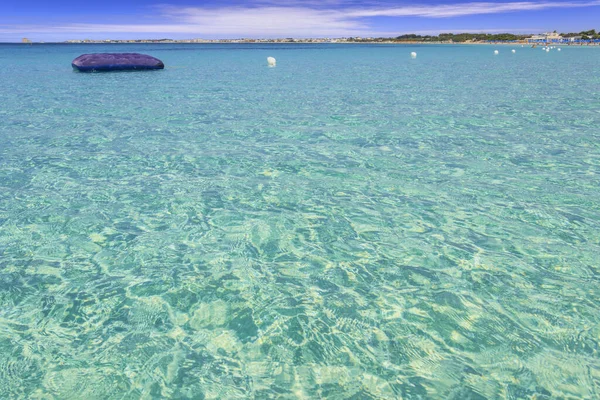 イタリアで最も美しい砂のビーチ アプリアのポルト チェザーロ海洋 非常に豊かで多様な海洋コミュニティの高い生物学的価値のおかげで サレントの海洋保護地域です — ストック写真