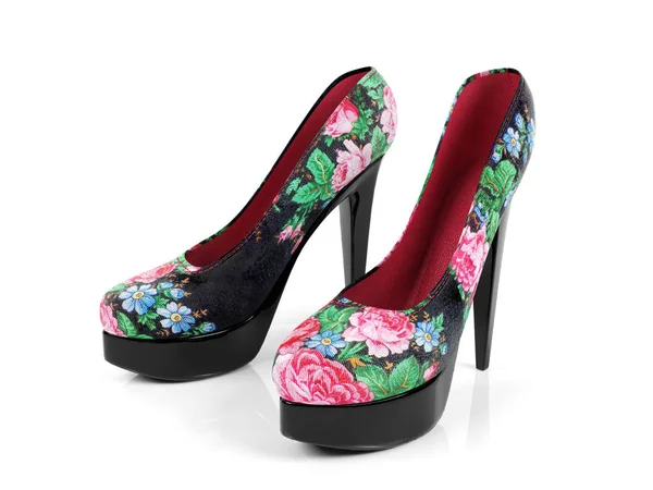 Zapatos de tacón alto femeninos con patrón de flores aisladas sobre fondo blanco — Foto de Stock