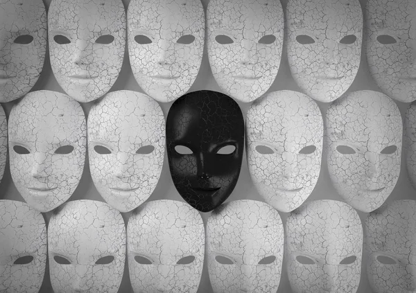 Leende svart mask bland vita masker, hycklande begreppet, 3d-rendering — Gratis stockfoto