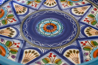 Tipik Toledo seramiklerinin dekorasyonu. İspanya