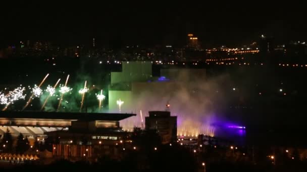 un feu d'artifice dans un ciel nocturne 