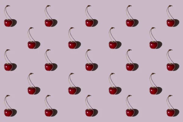 Yumuşak pembe arka planda izole edilmiş kiraz deseni. Taze. Doğa.