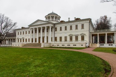 Sonbaharda Moskova 'nın banliyölerindeki Manor Ostafievo.