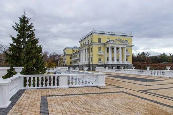 Museum-Estate van Arkhangelskoye. Arkhangelskoye - uniek monument van Russische architectuur van het landhuis — Stockfoto