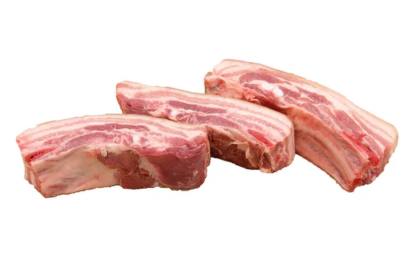 Сырое мясо на белом фоне — стоковое фото