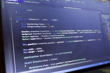 Yazılım geliştirme C-Sharp (C#, .net) kodu. Soyut bilgi teknoloji modern arka plan. IDE içinde gelişmekte olan ağ multiplayer oyun. Üst düzey API kod satırları. Ekran oyun geliştirici.