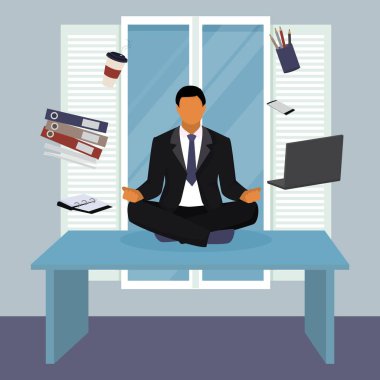 Yogada meditasyon yapan işadamı iş yerinde poz veriyor..