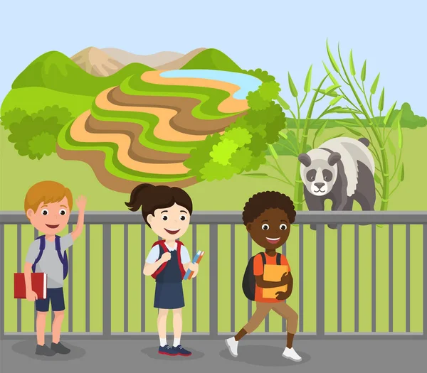 Excursion des enfants au zoo illustration vectorielle. Wild mignon panda animal derrière la clôture. heureux souriant visiteurs école enfants garçon fille passer devant panda dans zoologique jardin . — Image vectorielle