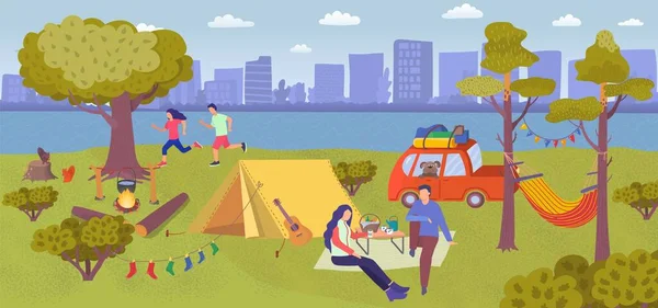 Кемпинг пикник в летнем лесу векторная иллюстрация, мультяшные люди едят еду возле туристического лагеря с палаткой, плоские персонажи бегают в парке — стоковый вектор