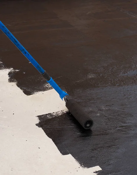 Roller brush waterproofing — Stock Photo, Image