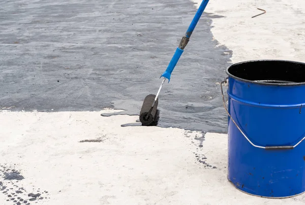 Roller brush waterproofing — Stock Photo, Image