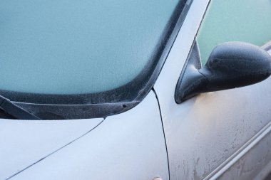 Dondurulmuş ön cam kış