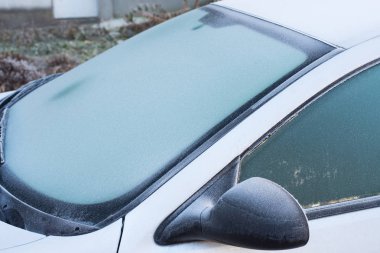 Dondurulmuş ön cam kış