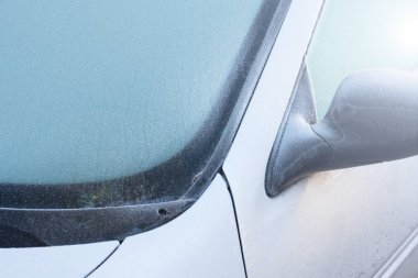 Dondurulmuş ön cam otomatik