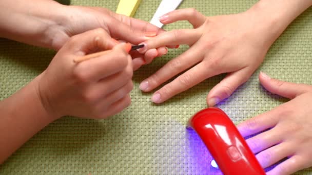 Manicure applicare fondazione — Video Stock