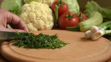 Yemek. Kesme taze dereotu.