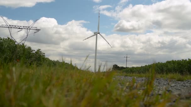 Vindkraftverk för elproduktion — Stockvideo