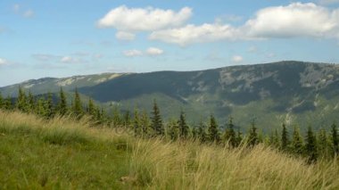 Dağlar ve bulutlar, Rüzgar