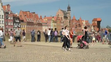 Timelapse yürüyüş kalabalıkta Old Town