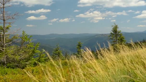 Bergen en wolken, wind — Stockvideo