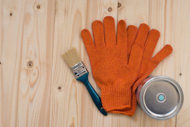 fırça, eldiven ve boya