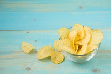 Patates cipsi ile baharatlı