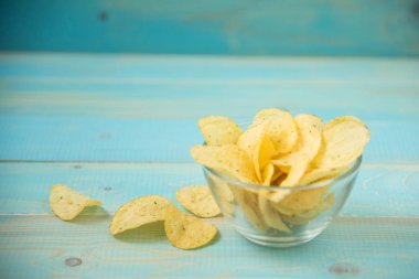 Patates cipsi ile baharatlı